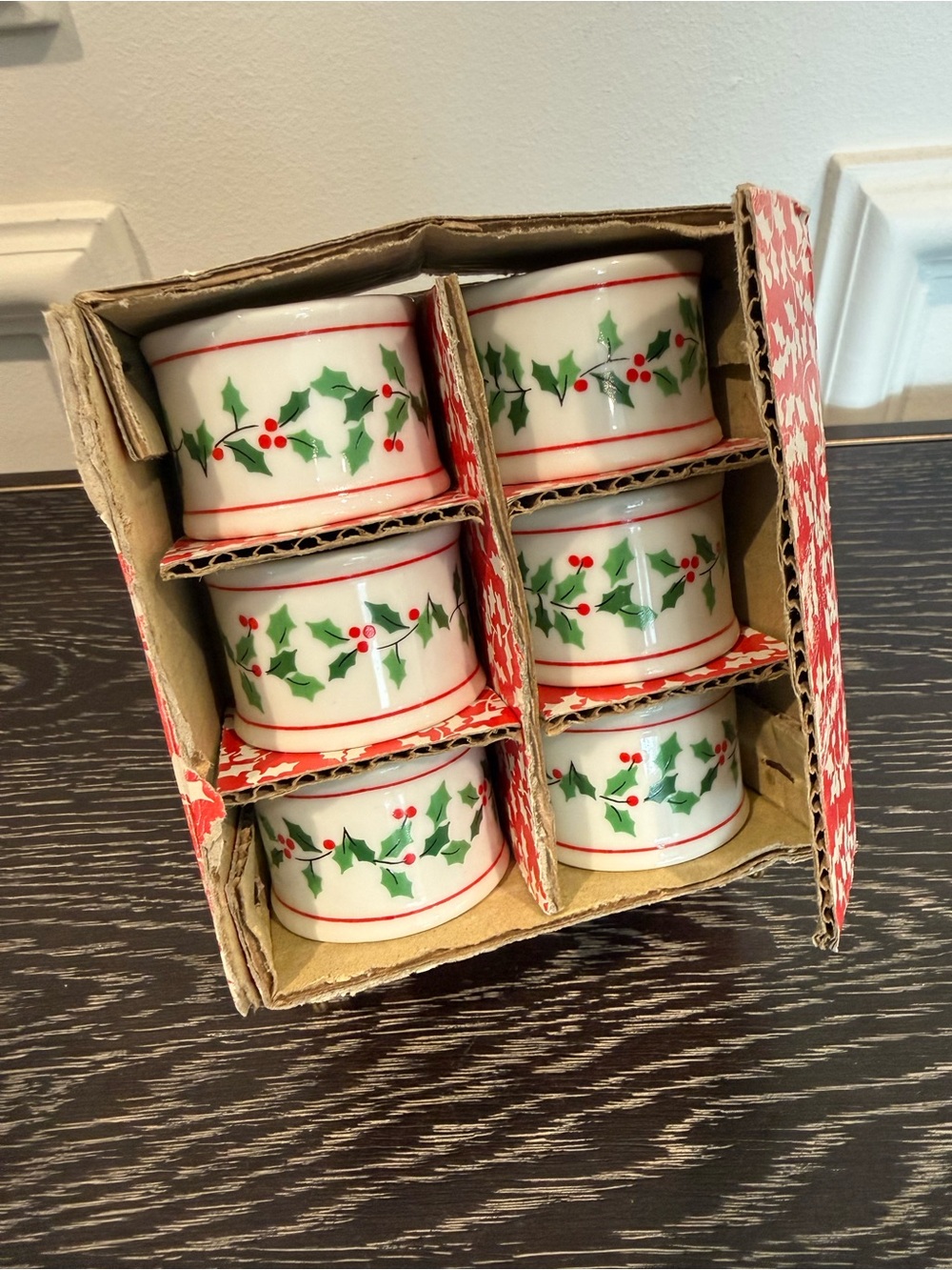 Vintage Set of 6 Colonial of Cape Cod Porcelain Napkin Rings Christmas Holly